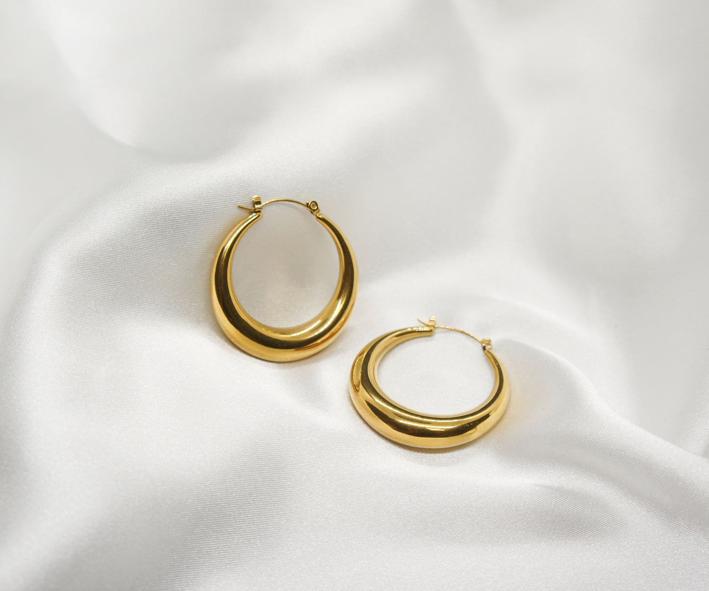 Big Chunky Hollowed earrings M10524090