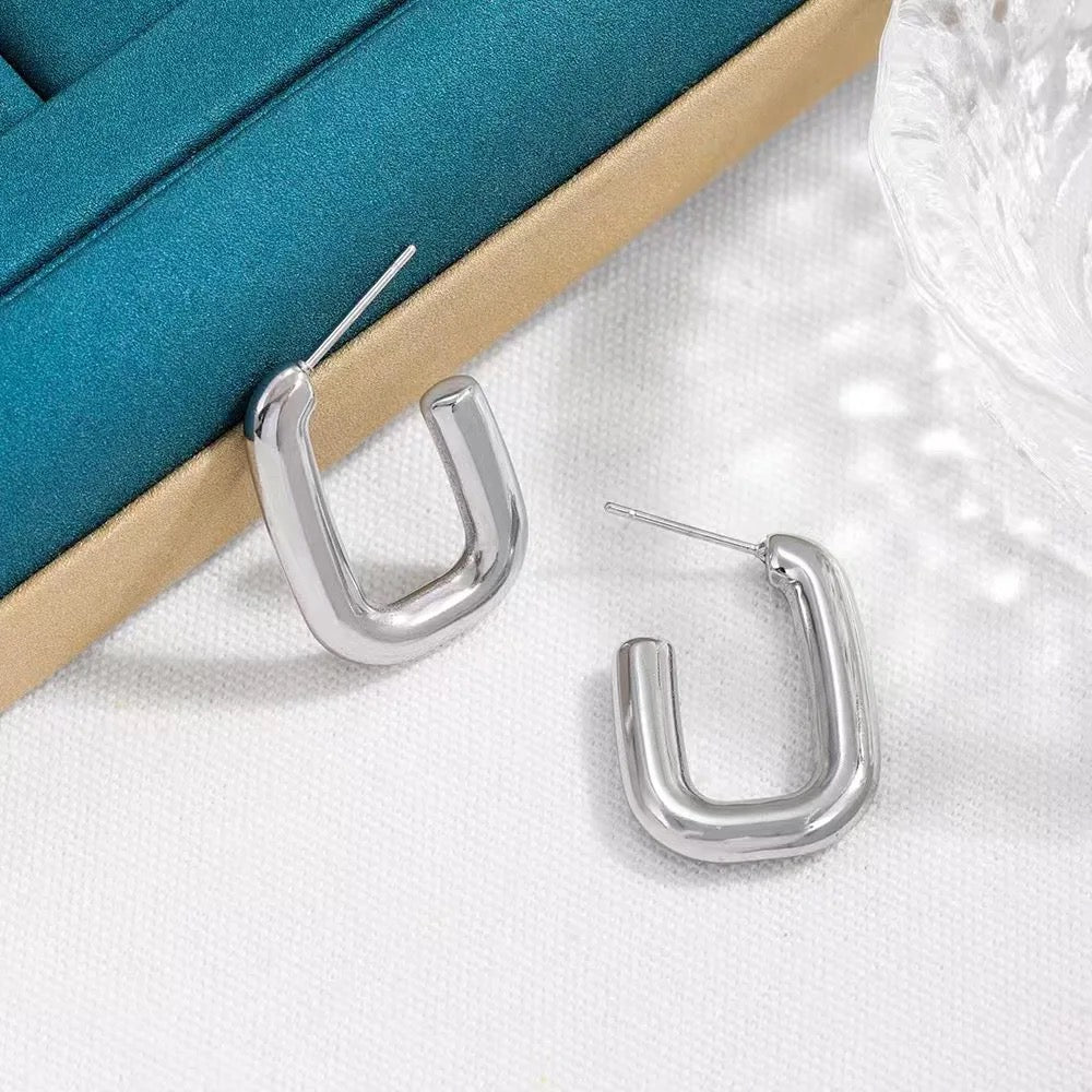 C-shaped simple Stud Earrings M10724041