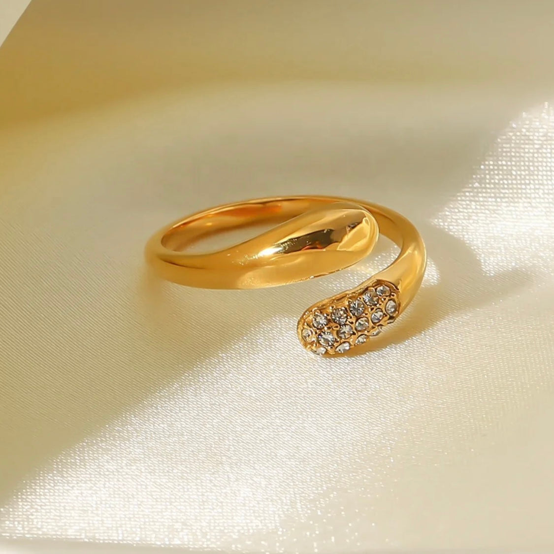 Waterdrop Shape Zircon Paved Ring М10424040