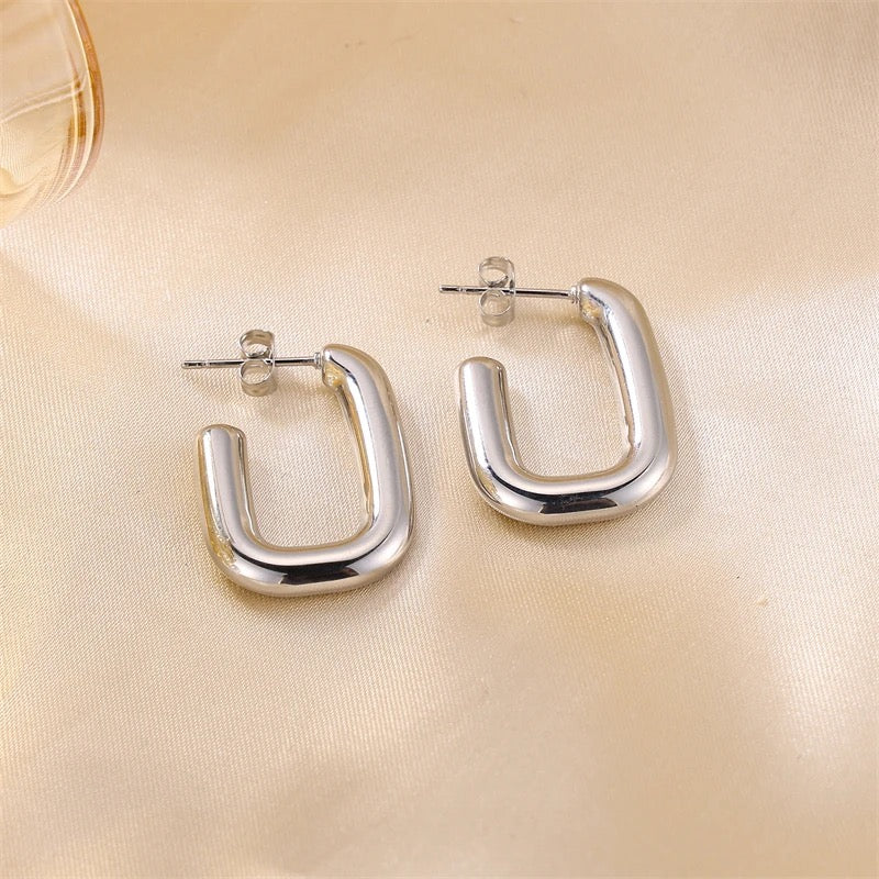 C-shaped simple Stud Earrings M10724041