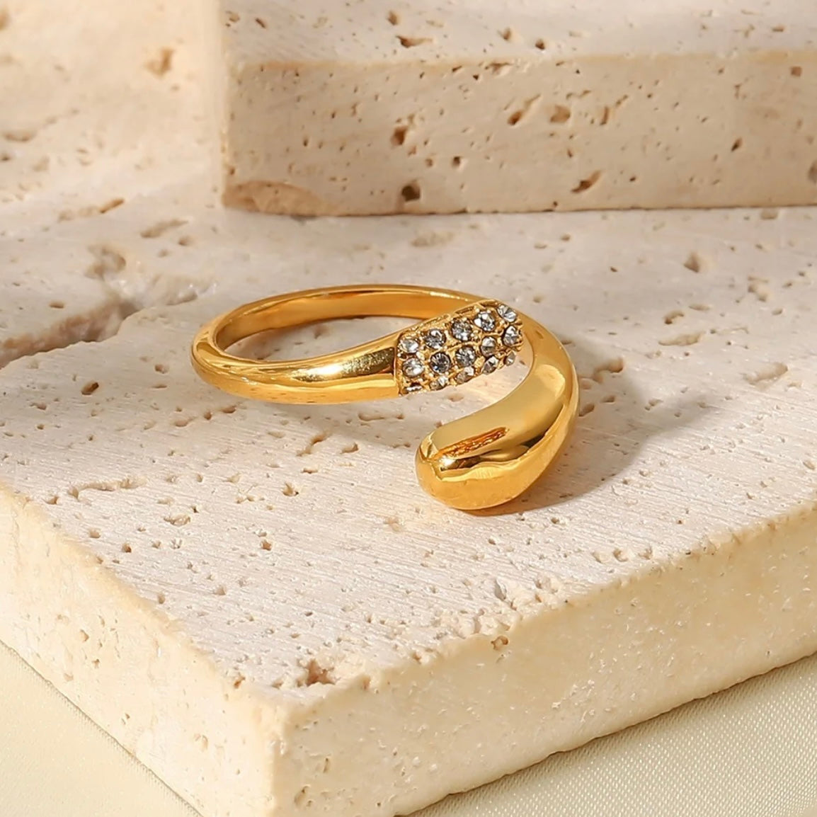 Waterdrop Shape Zircon Paved Ring М10424040