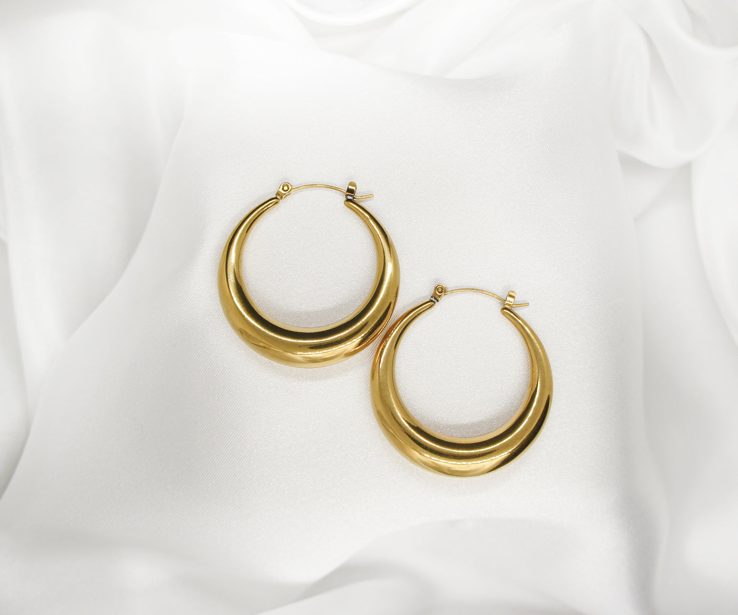 Big Chunky Hollowed earrings M10524090