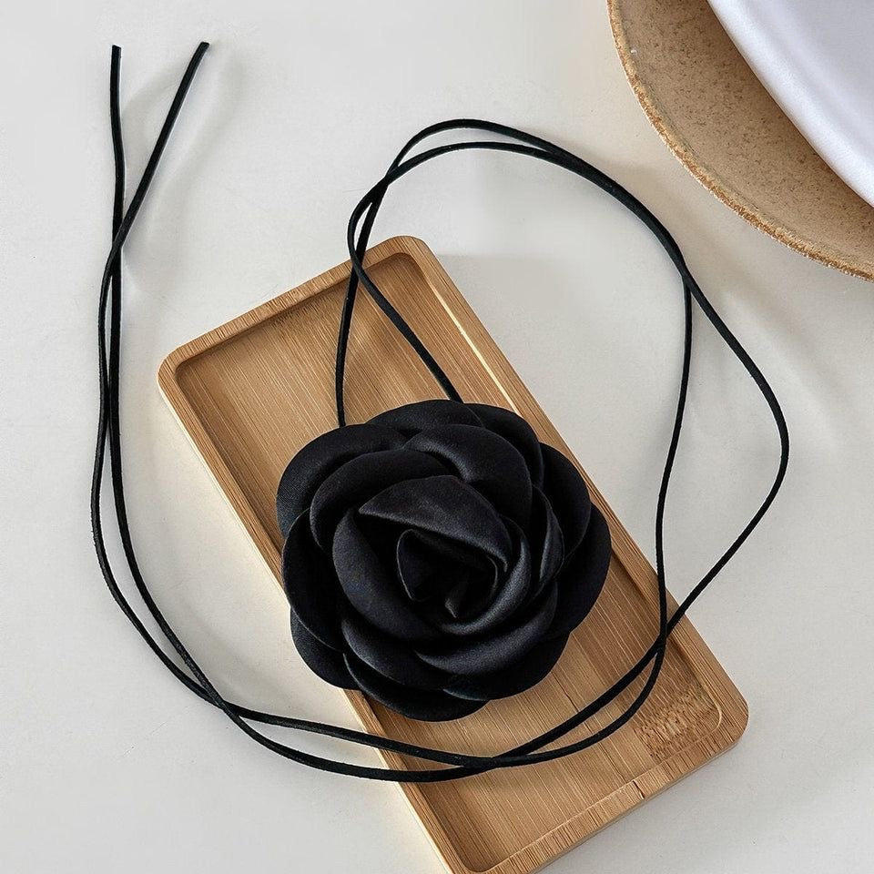 Rose Choker M10424050