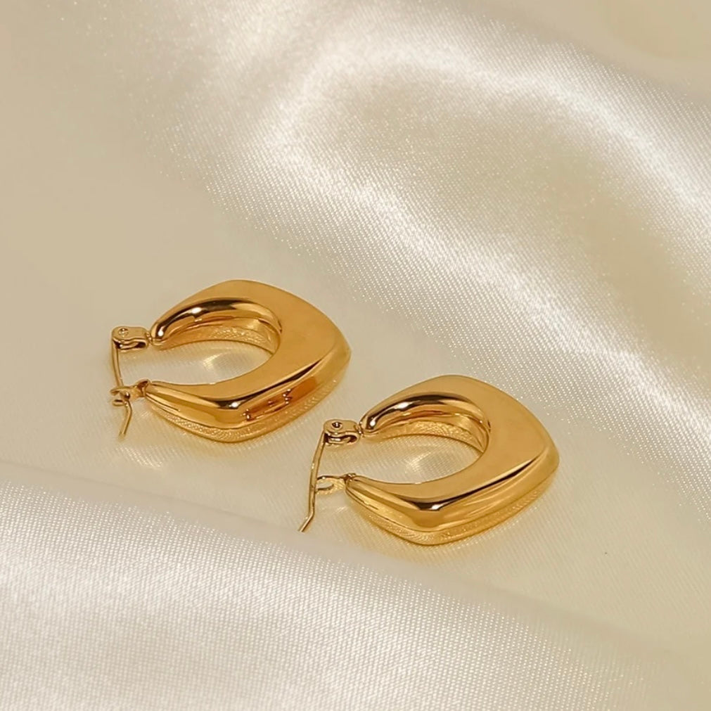 Hypoallergenic Hollowed earrings М10424010