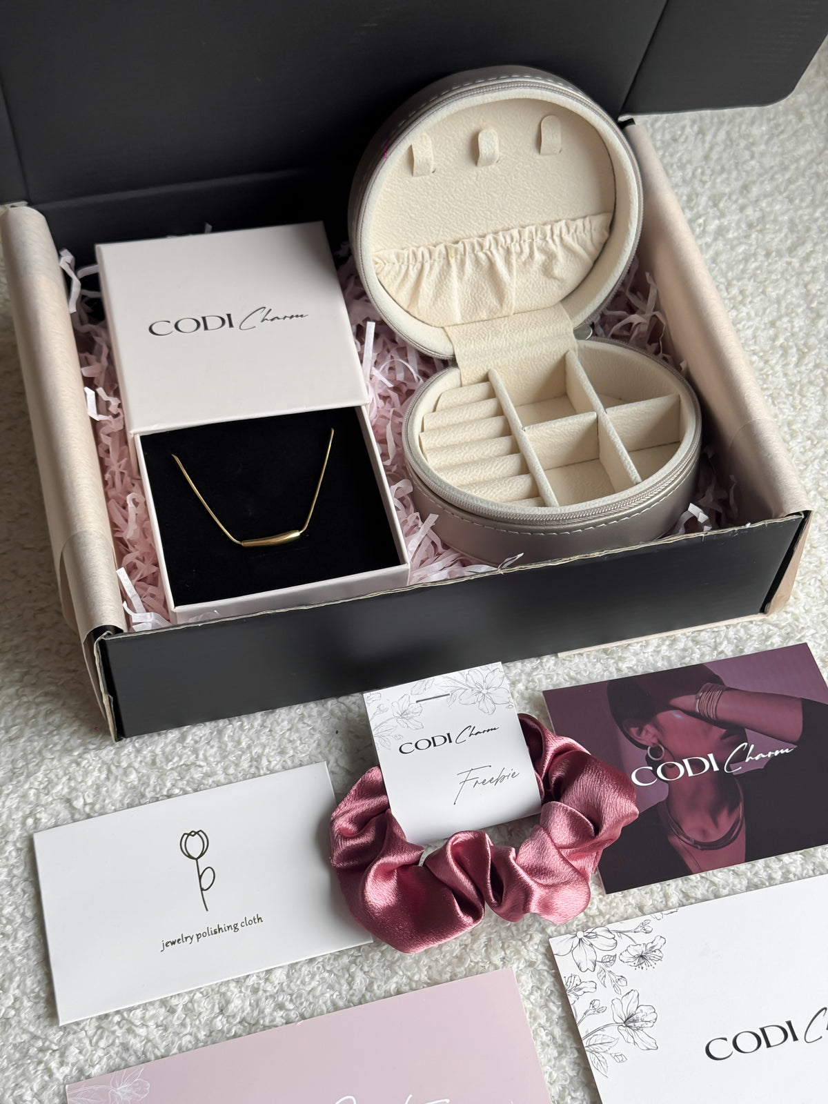 Gift set /Necklace+jewelry box/