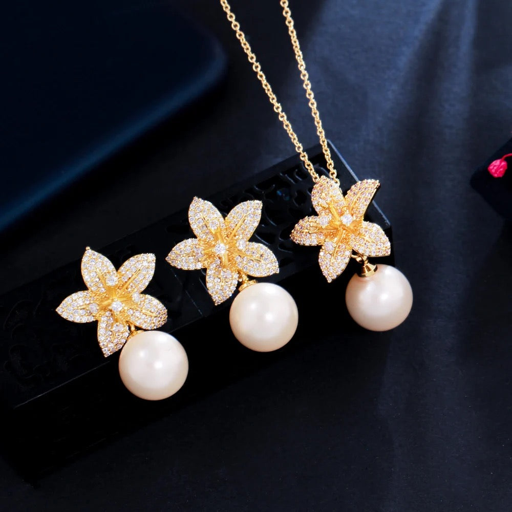 Flower and Pearl Set Gold color