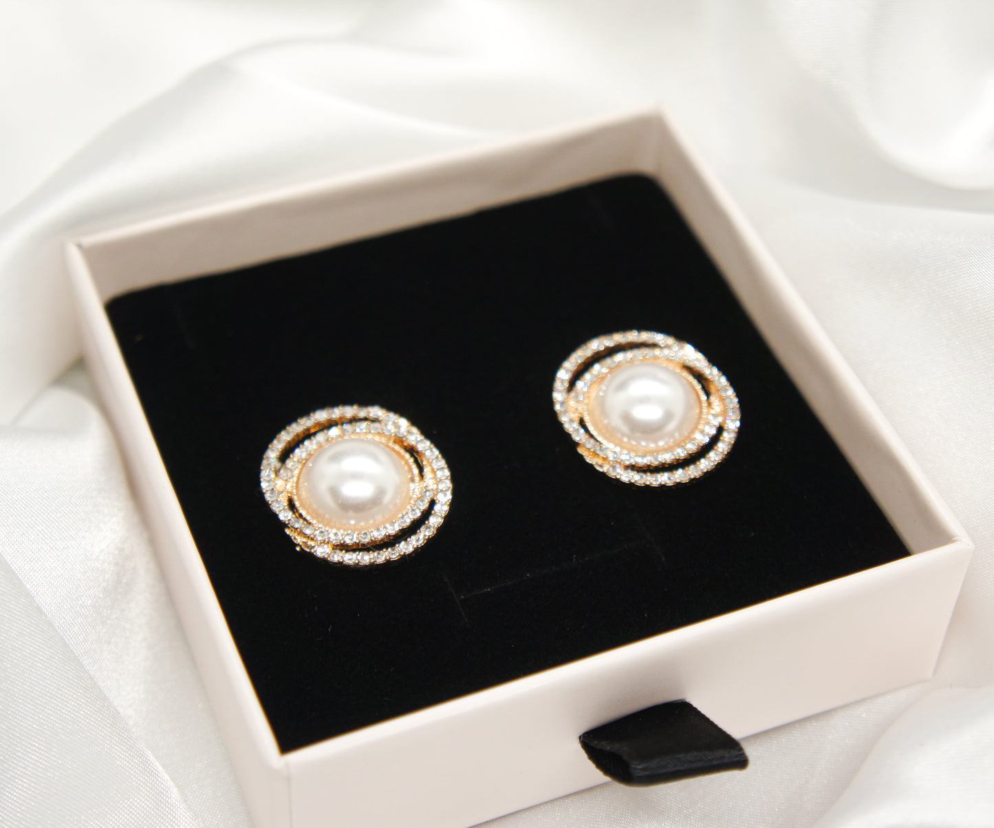 Pearl Circon Circle Earrings M1052483