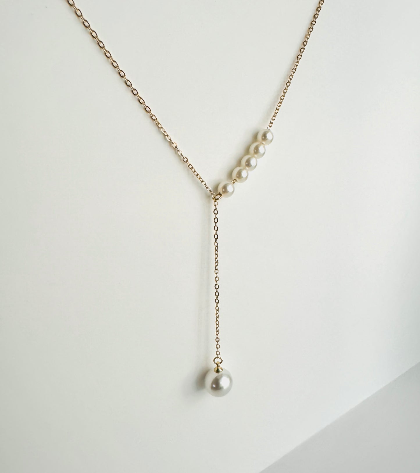 Elegant Asymmetric Pearl Necklace M10524109