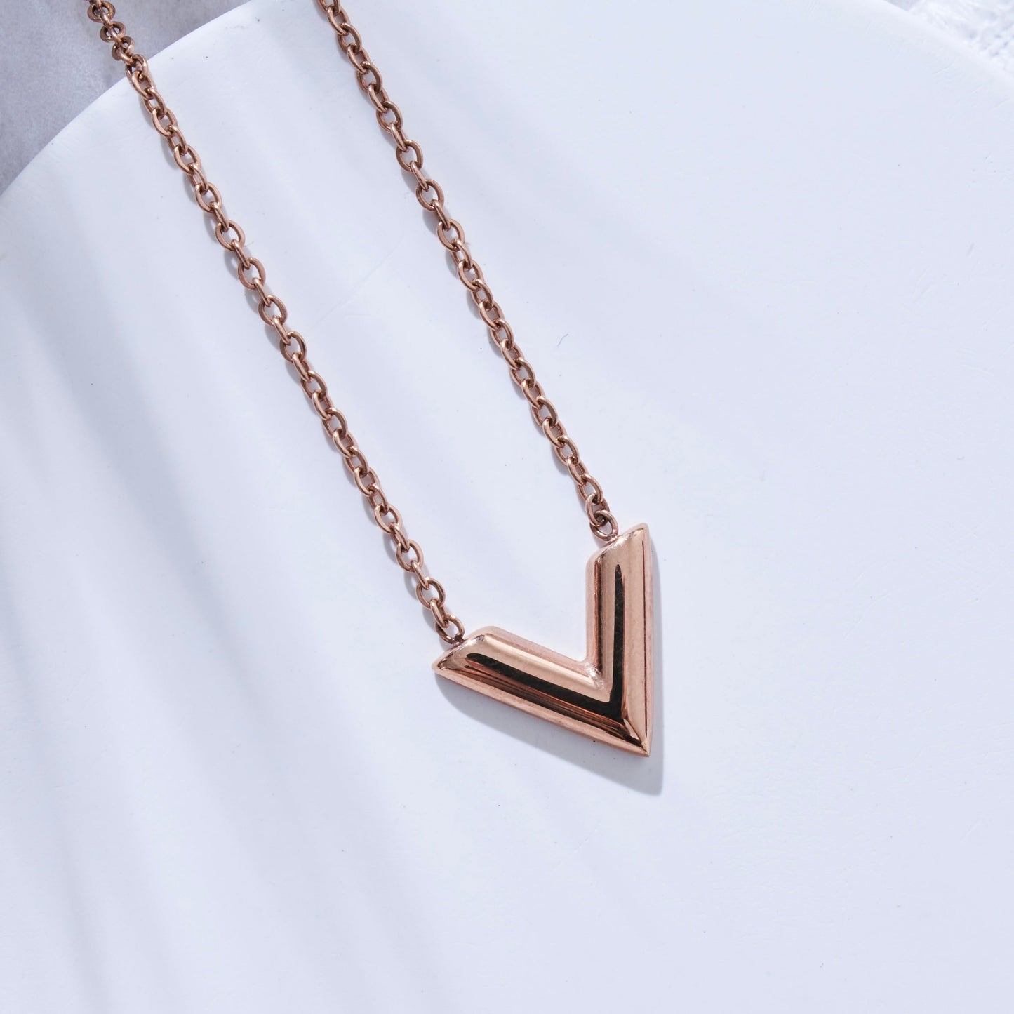 V Shaped Necklace Rosegold