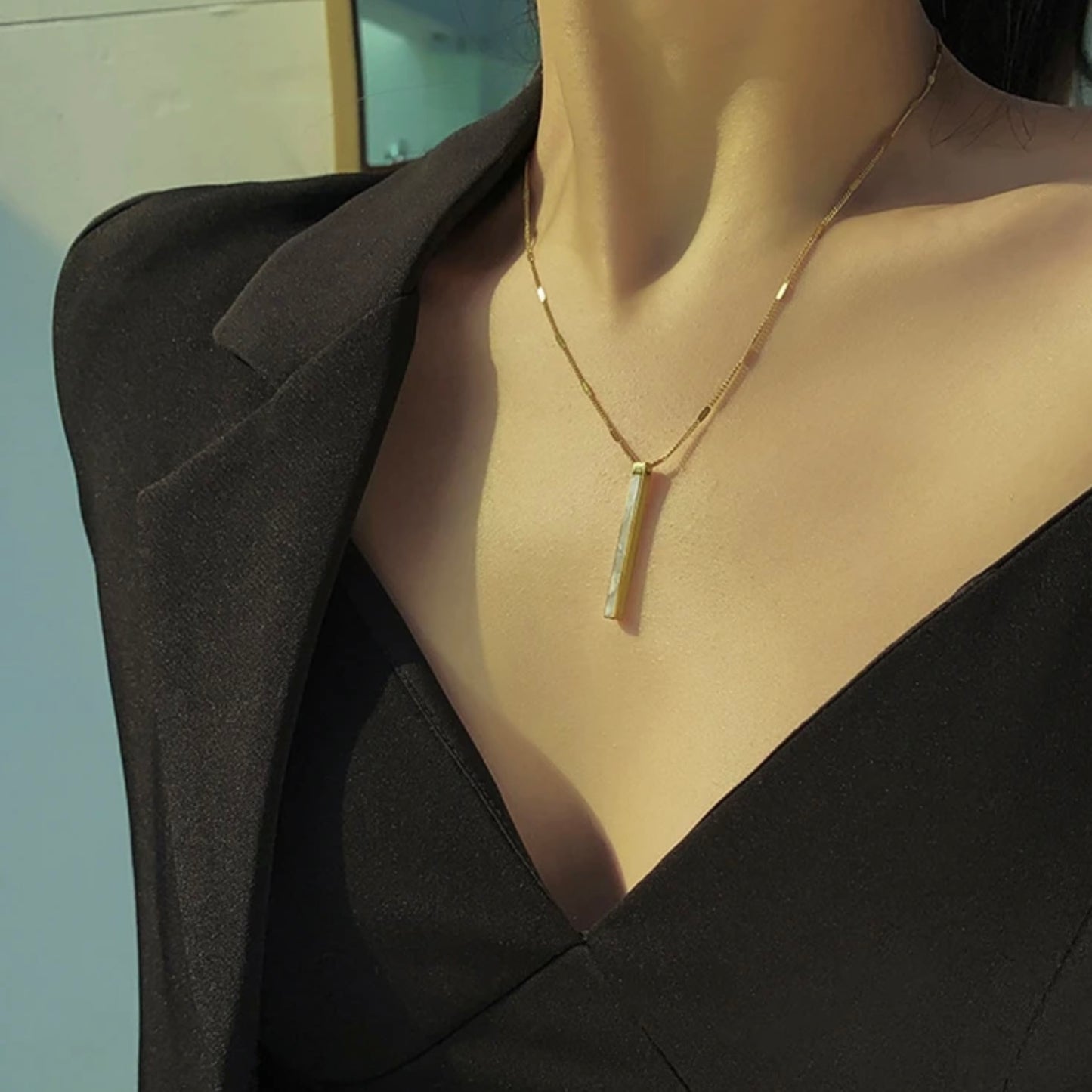 Rectangular Natural Shell Pendant Necklace М10424033