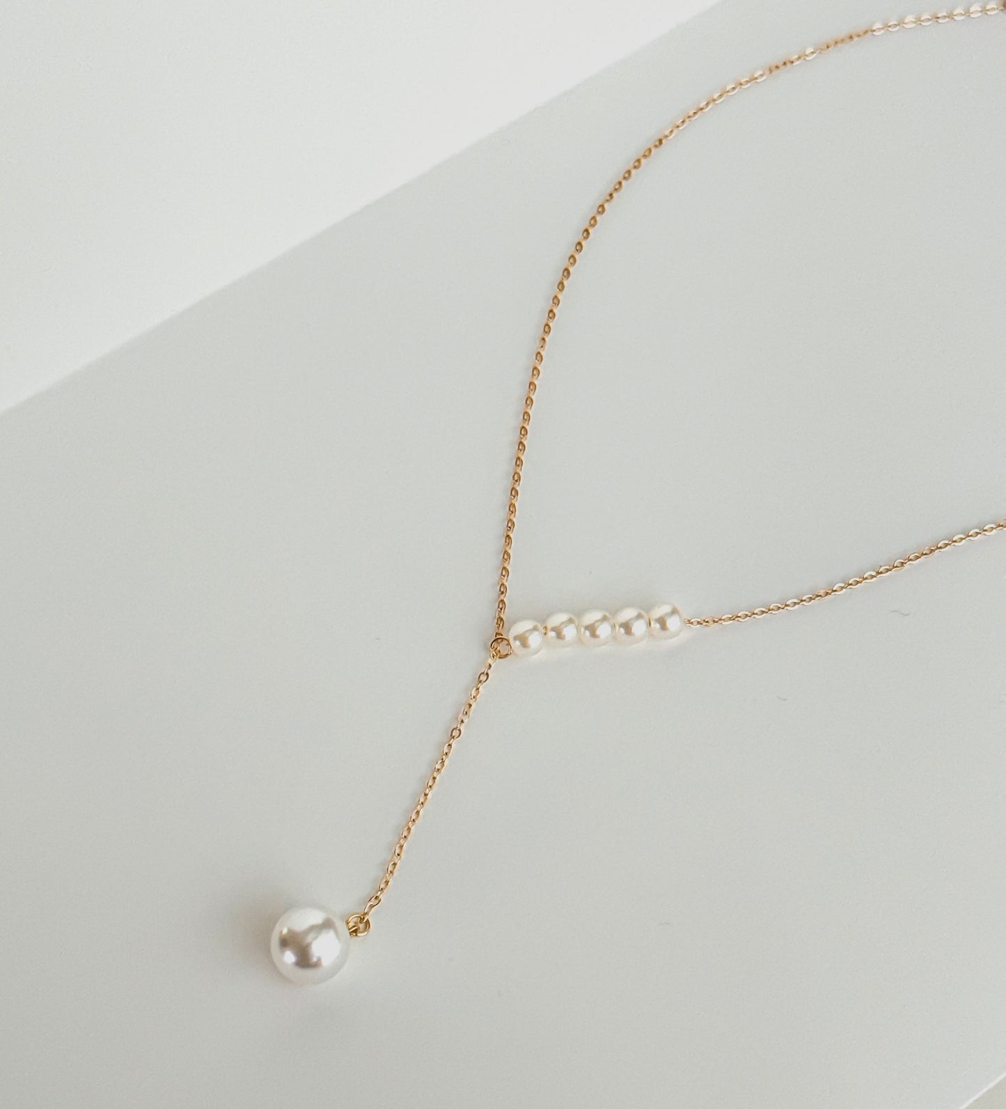 Elegant Asymmetric Pearl Necklace M10524109