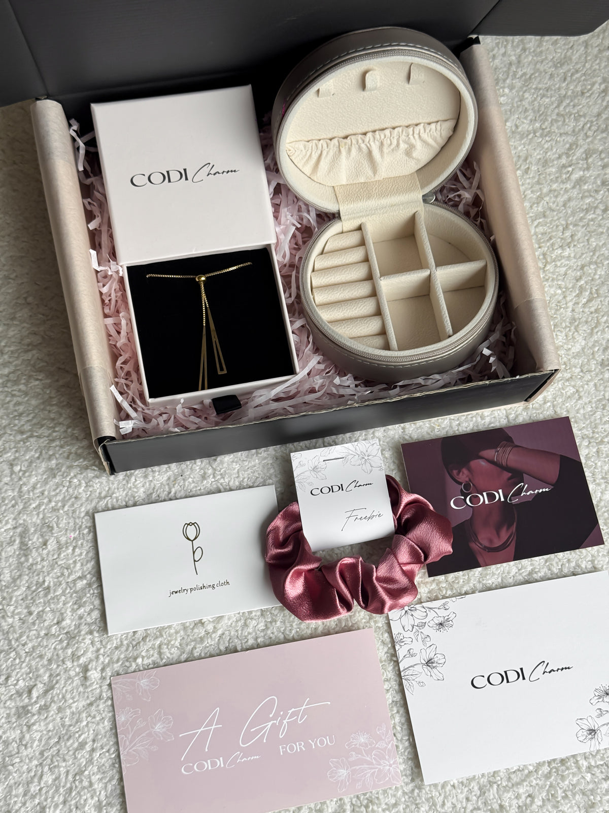 Gift set /Necklace+jewelry box/