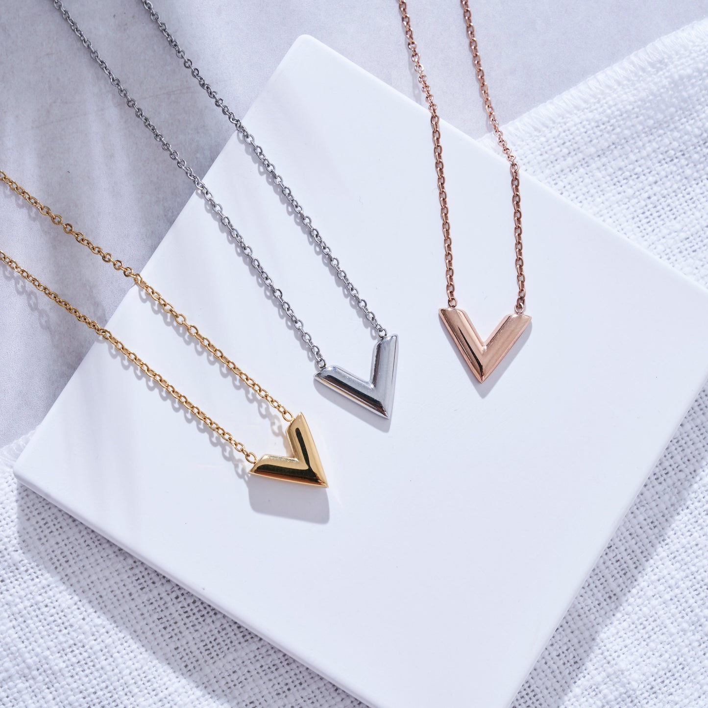 V Shaped Necklace Rosegold