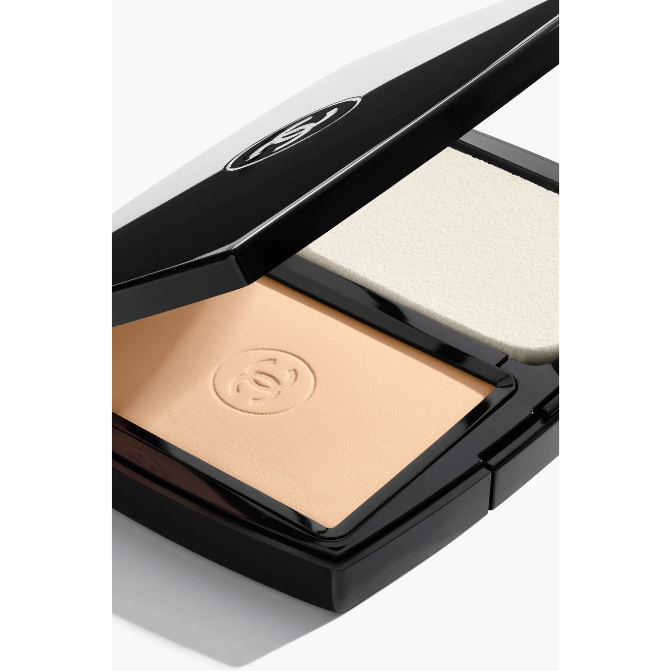 Chanel ULTRA LE TEINT compact foundation