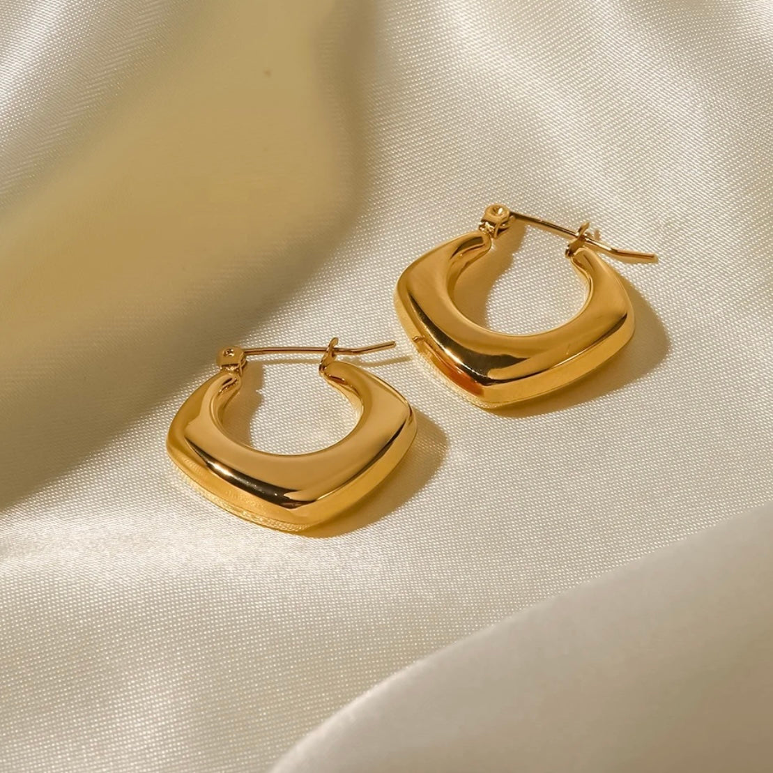 Hypoallergenic Hollowed earrings М10424010