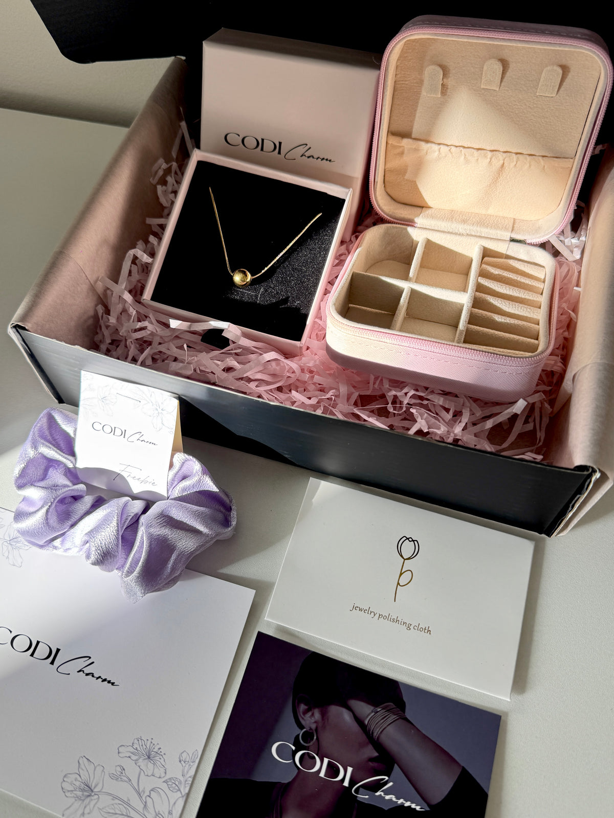 Gift set /Necklace + jewelry box/