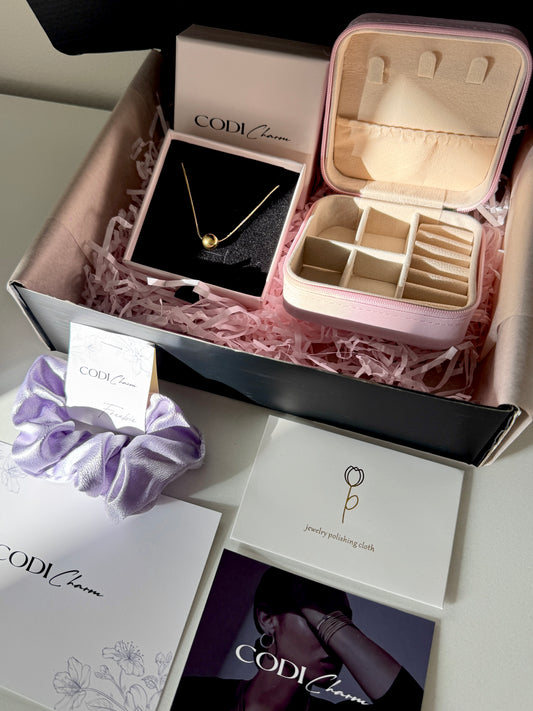 Gift set /Necklace + jewelry box/