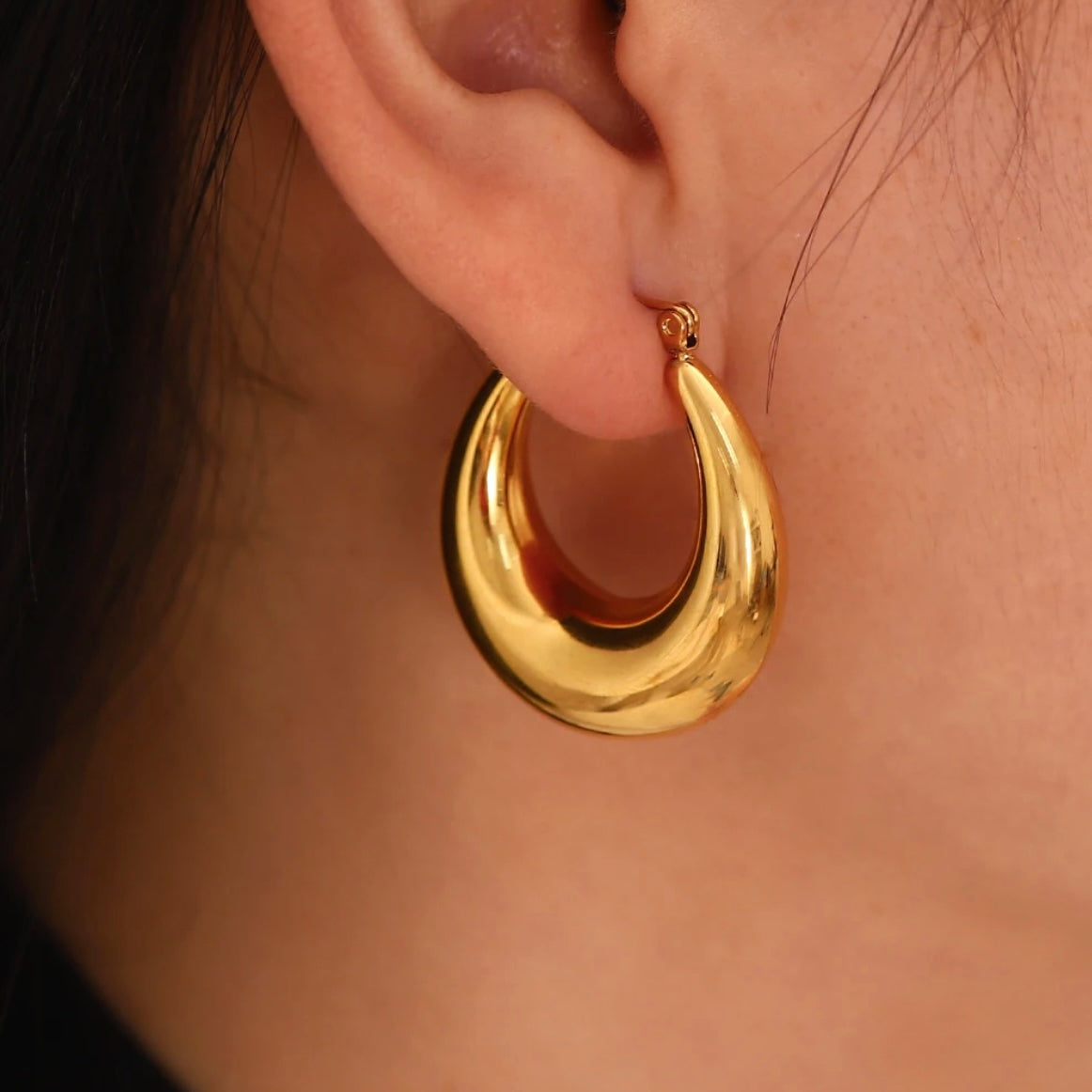 Chunky Hollowed Earrings M10424011