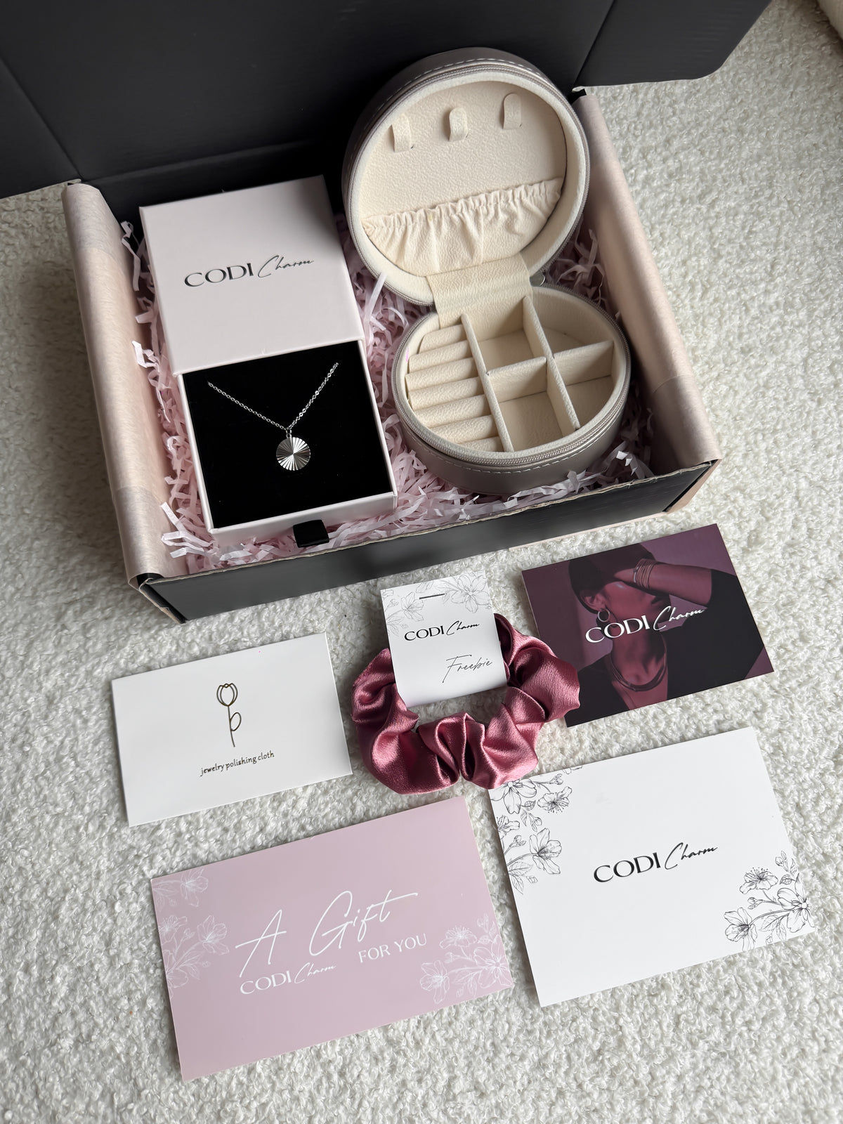 Gift set / Necklace + jewelry box /