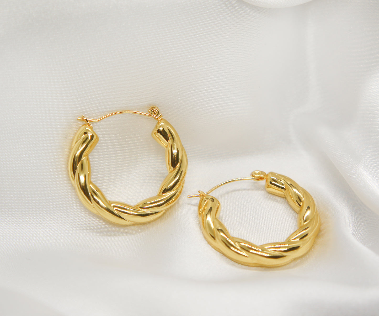 Twisted Chunky Hollowed earrings M10524092