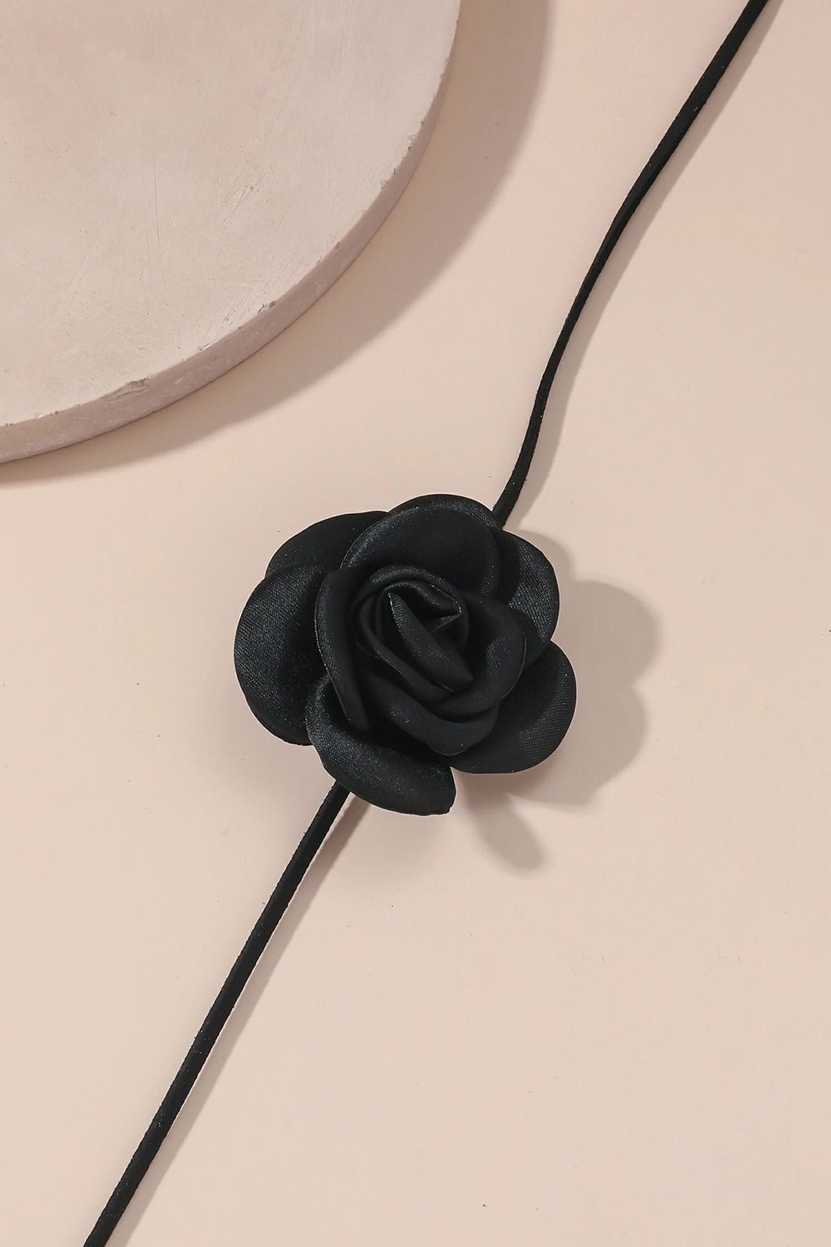 Rose Choker M10424050