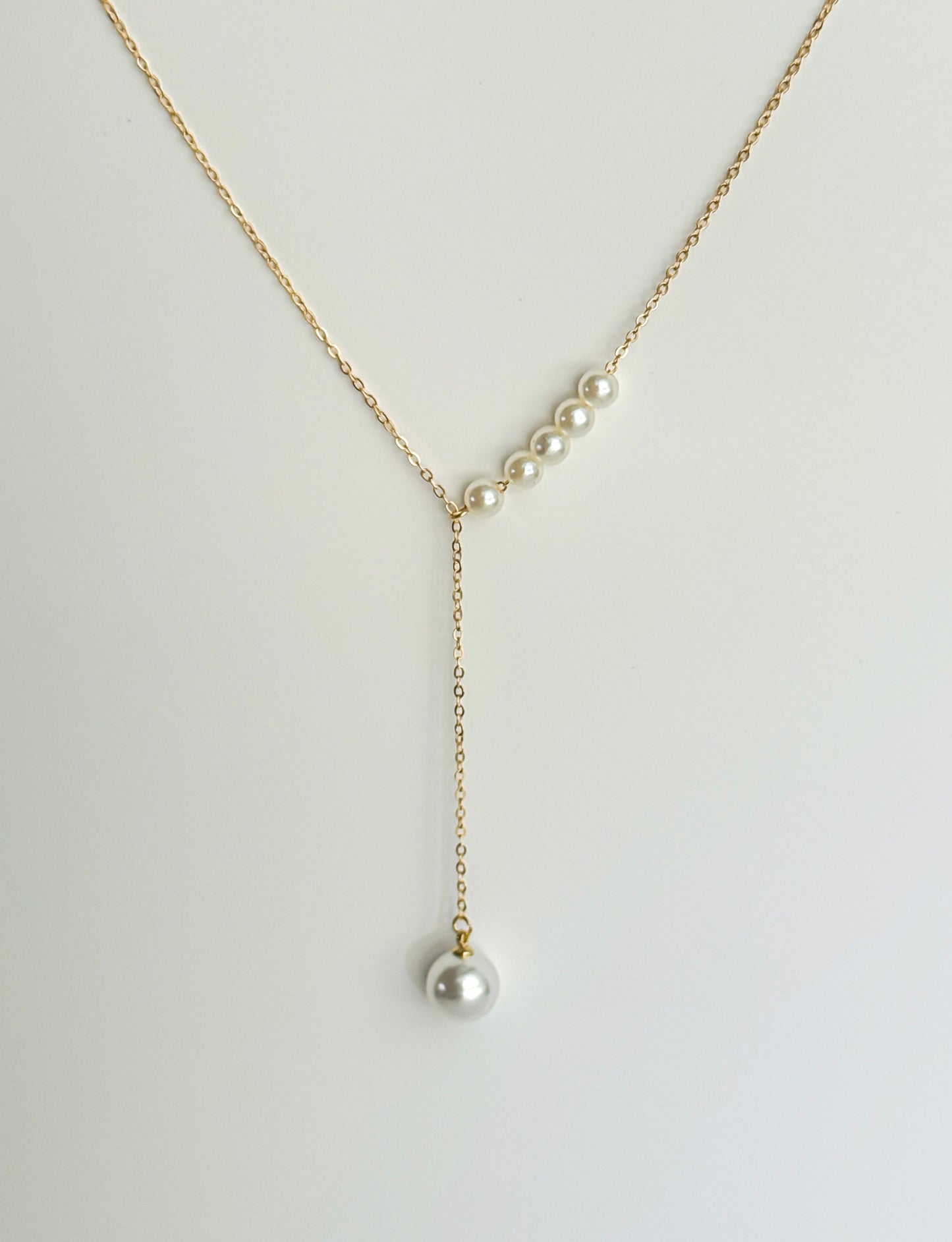 Elegant Asymmetric Pearl Necklace M10524109