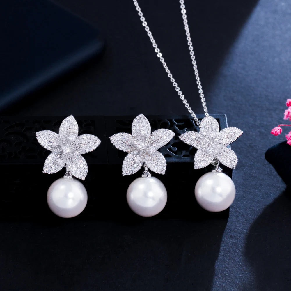 Flower and Pearl Set Silver color